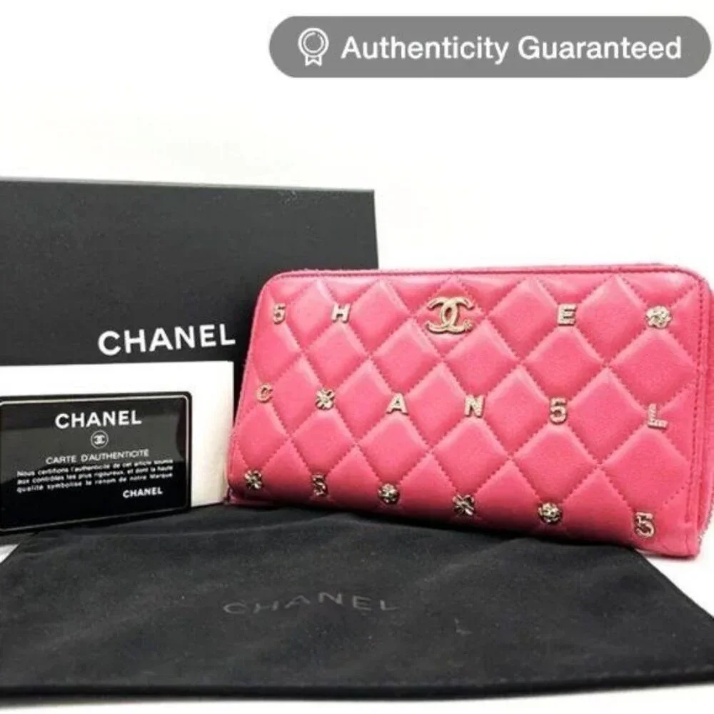 🎀 RARE 🎀 Authentic CHANEL Pink Lucky Lambskin Rhinestone Matelasse Long Wallet - Picture 1 of 10